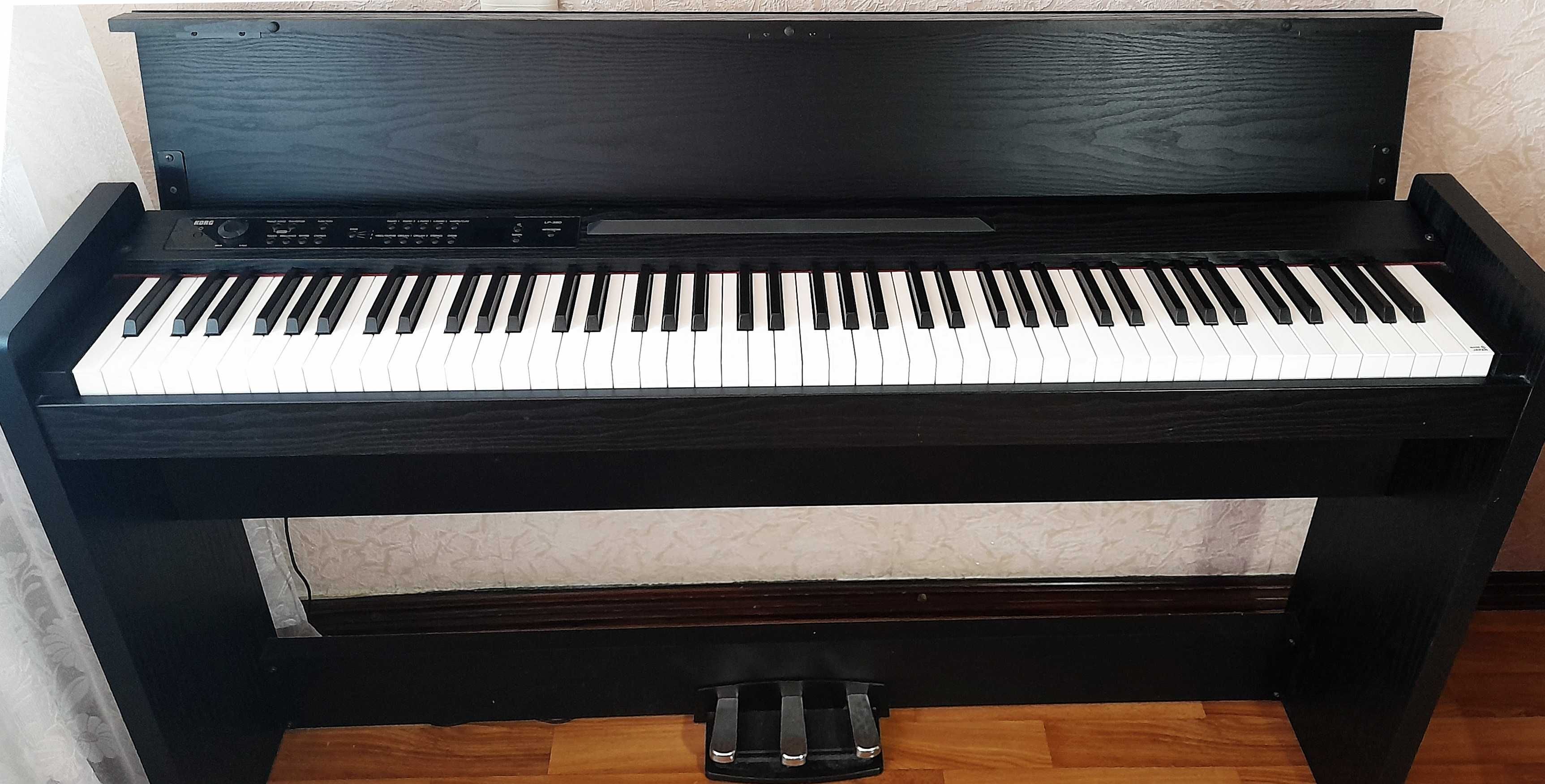 Цифрове фортепіано KORG LP-380
