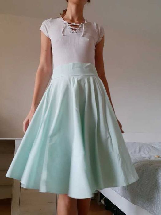 Spódnica rozkloszowana miętowa XS piękna klasyczna elegancka