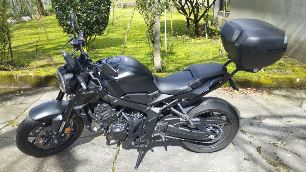 Honda CB 650 R Black Edition 2023 - Ótimo estado - 16.100 km - Extras