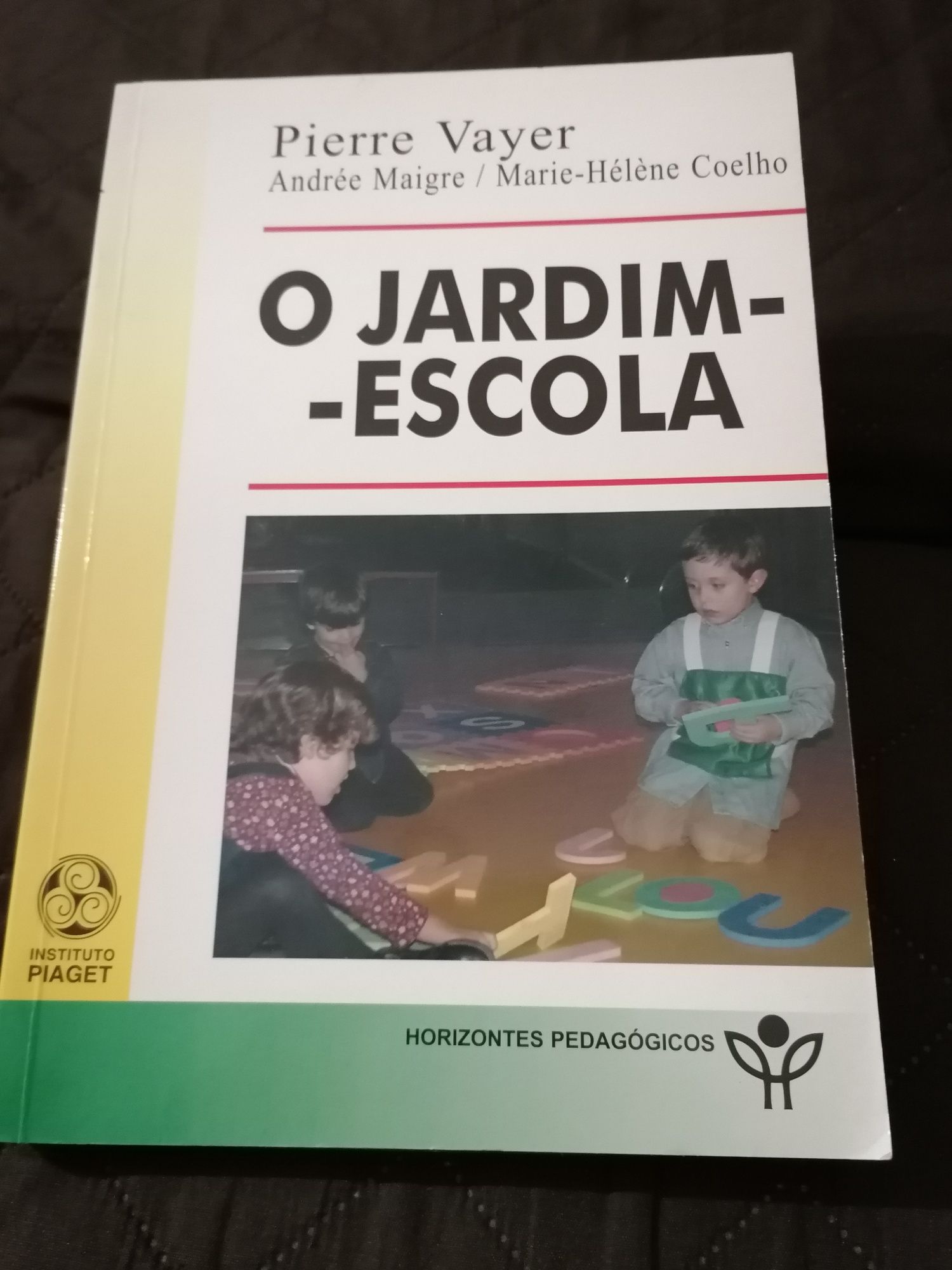 Livros "O diálogo corporal" e "O Jardim-escola"