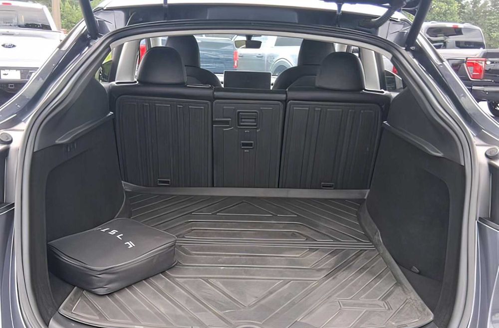 Tesla Model Y      2022