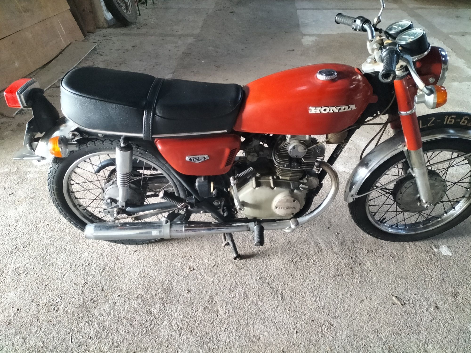 Honda cb 125 k5 .