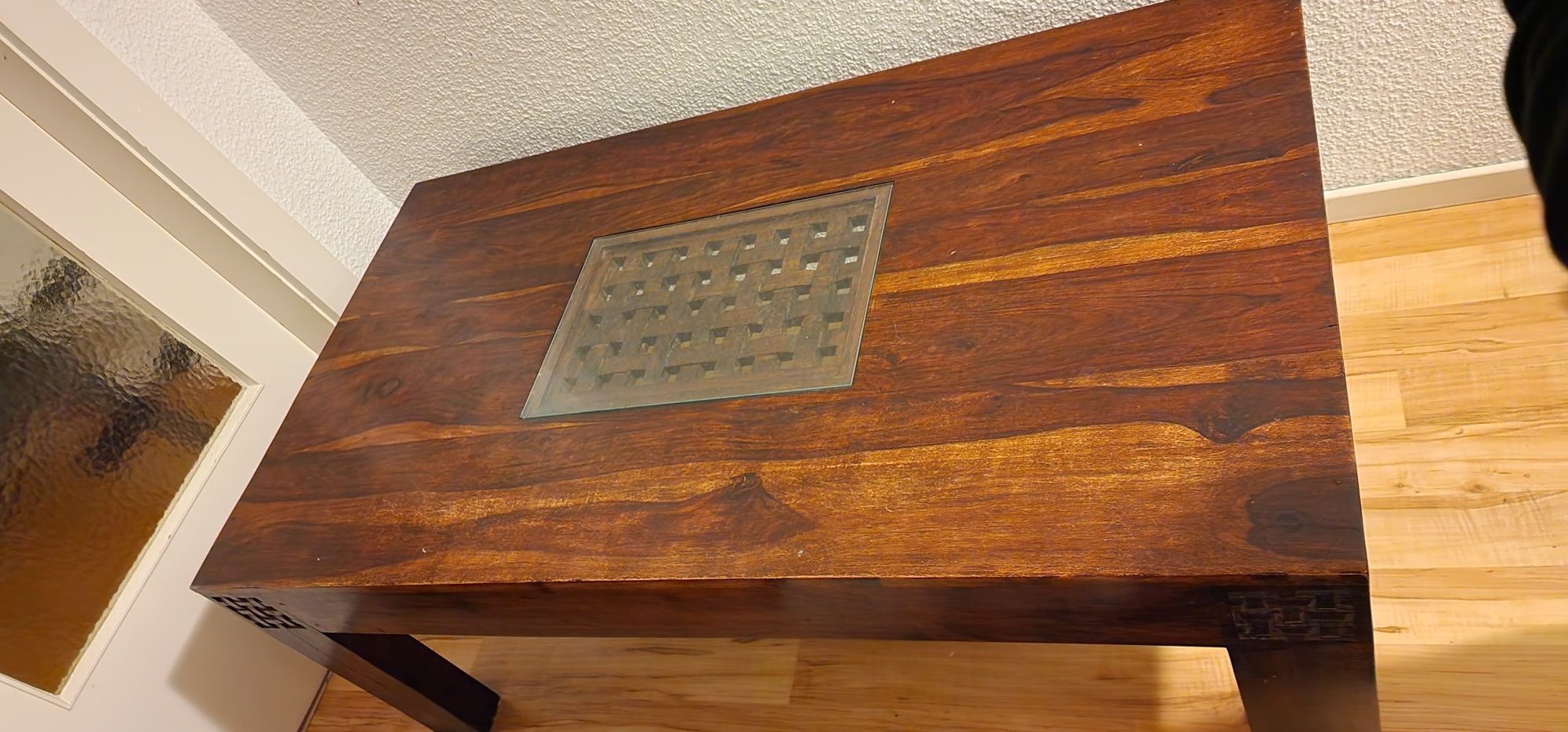 Drewniany stół bardzo solidny