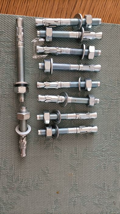 Kołki montażowe fi 12 mm