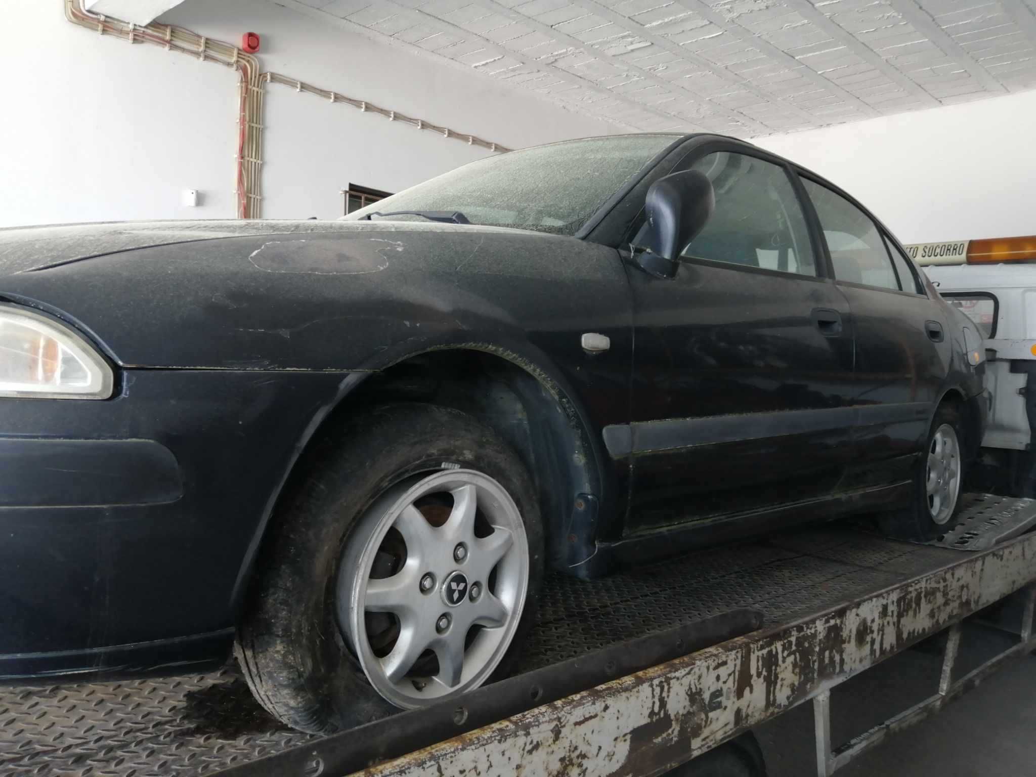 Para peças Mitsubishi Carisma 1.6I ano 2000