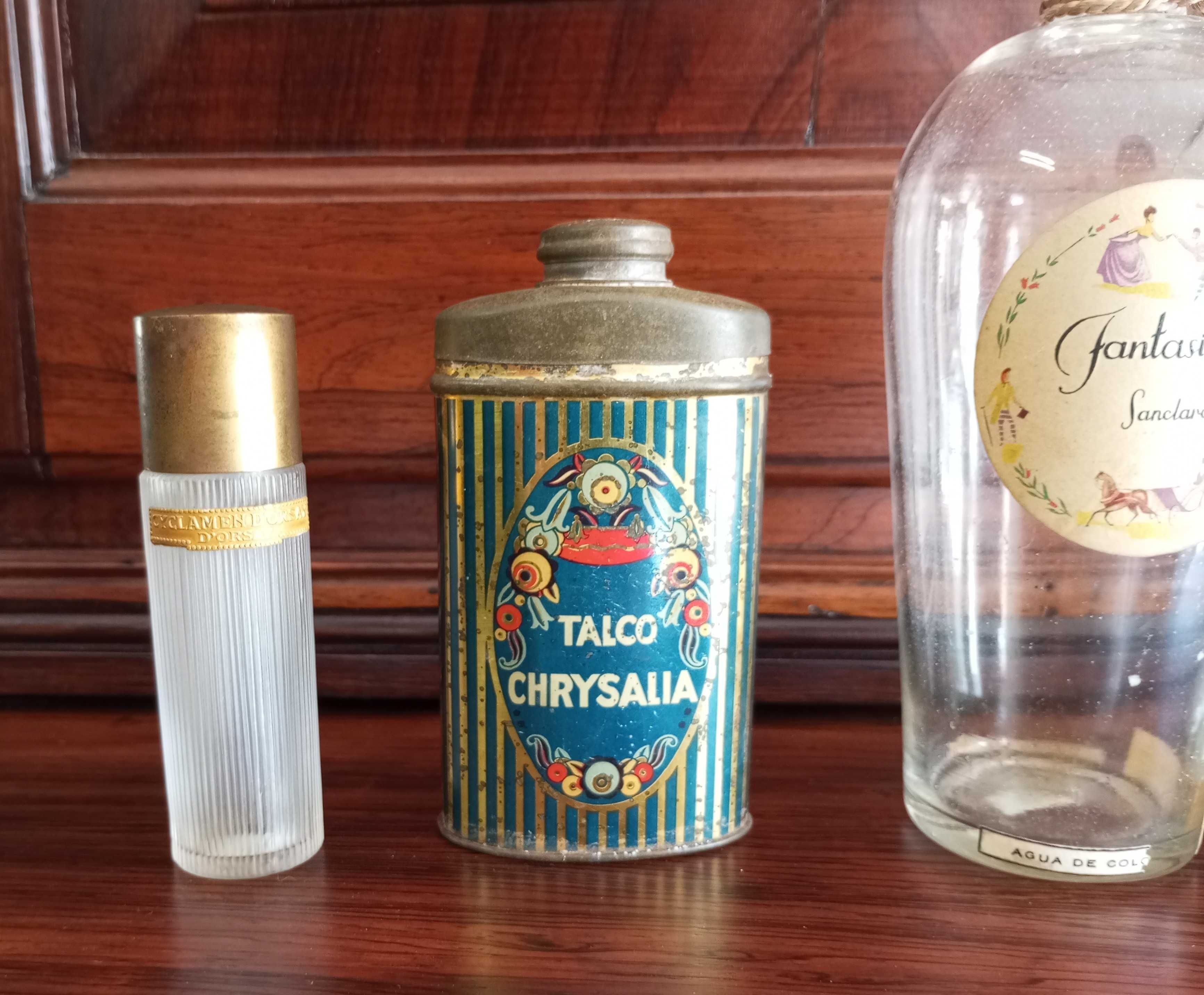 Antigos frascos de cosmética A Perfumista Porto Fabrica Santa Clara
