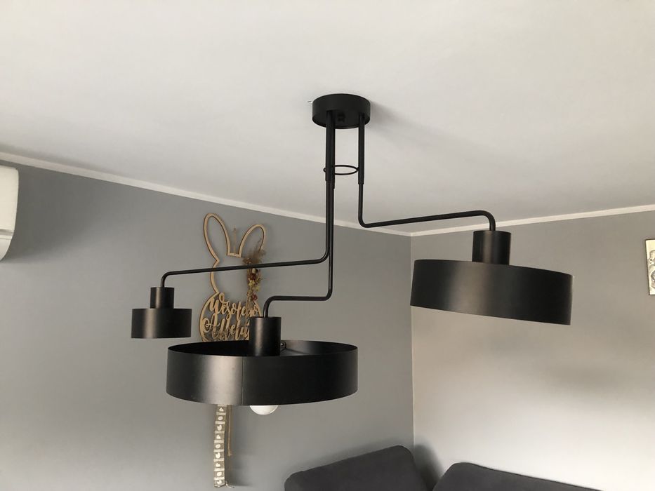 Czarna lampa metalowa 230v regulowana