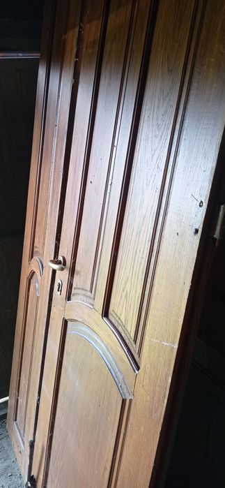 Двері дубові вхідні