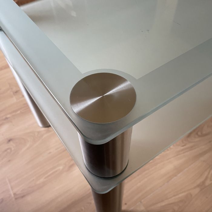 Szklany stół do salonu