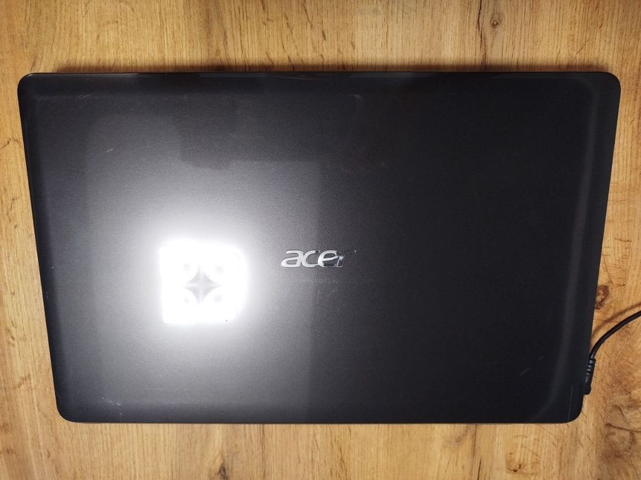 Ноутбук Acer E1-571