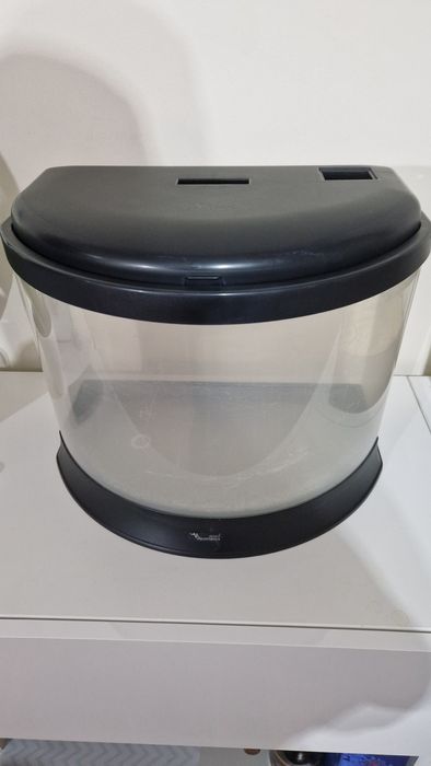 Aquário peixes com tampa.