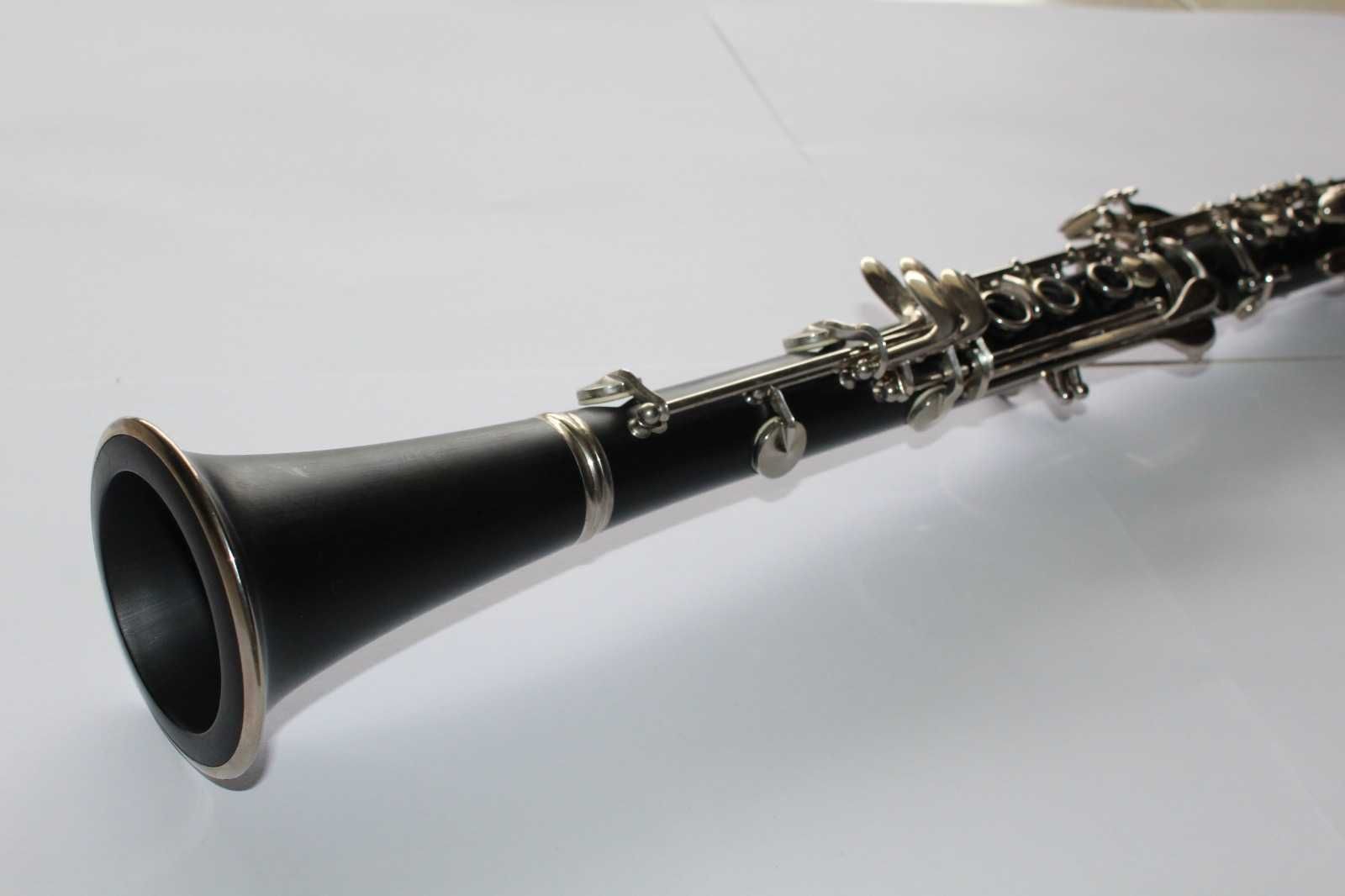 Clarinete Buffet B18, com mala.