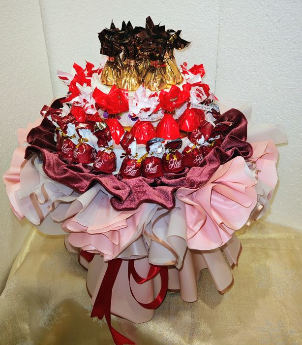 Букети з цукерок від 250 грн