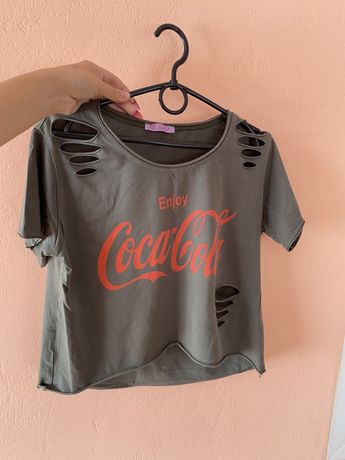 Топ с надписью кока -кола
