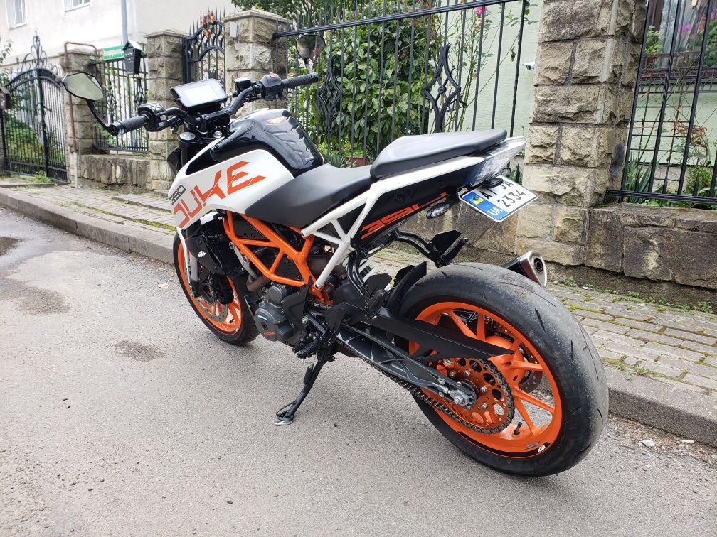 Мотоцикл KTM Duke 390i