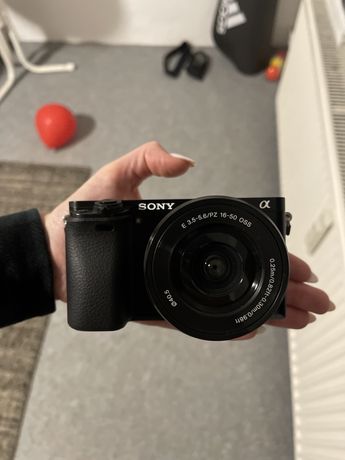 Sony Alpha A6000 + 16–50mm, black