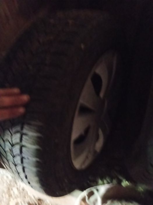 Продам зимові шини 215 60 16