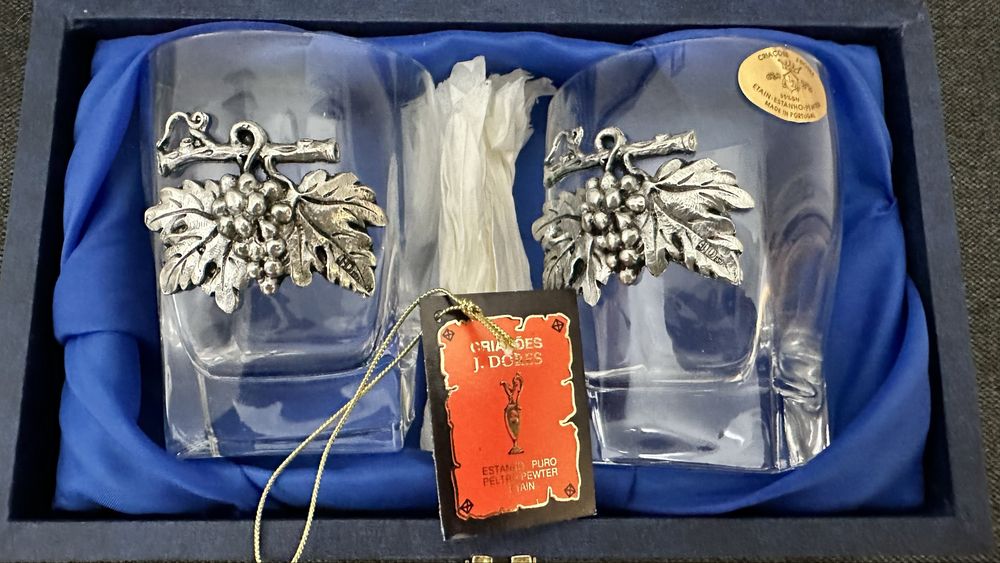 Conjunto de copos com detalhes em estanho