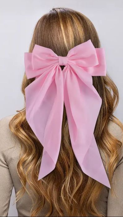 Великий атласний бант