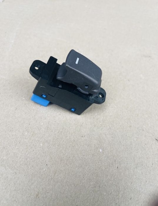 Нова якісна кнопка стеклоподъемника Hyundai ix35 Tucson вантажівок