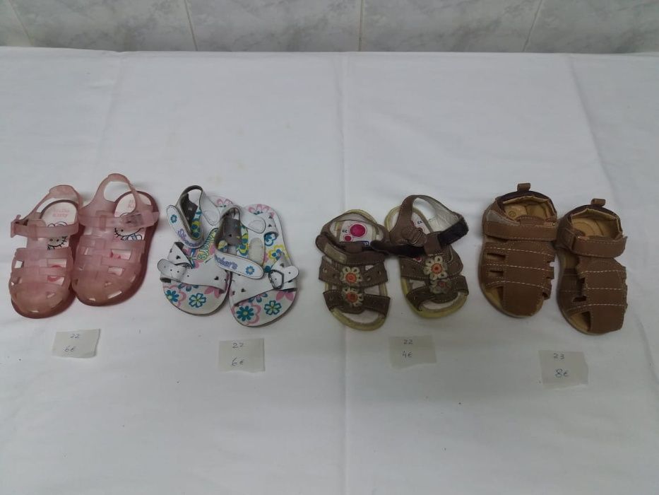 Calçados de criança nºs 22 e 23