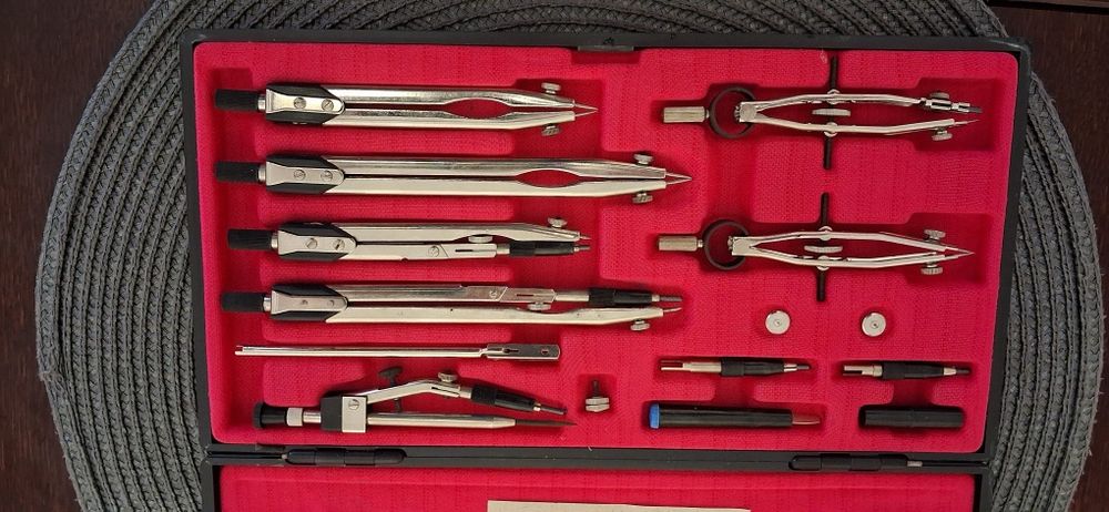 Sprzedam zestaw kreślarski