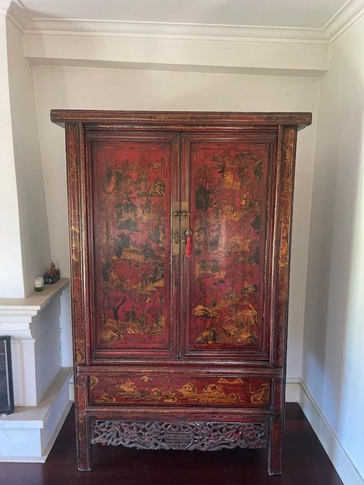 Vendo móvel chines do Seculo XVII para televisão