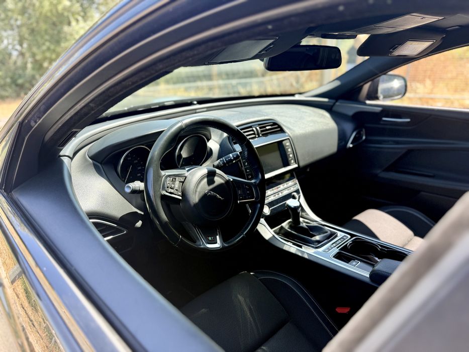 Jaguar XE R-Sport (Possibilidade de financiamento)