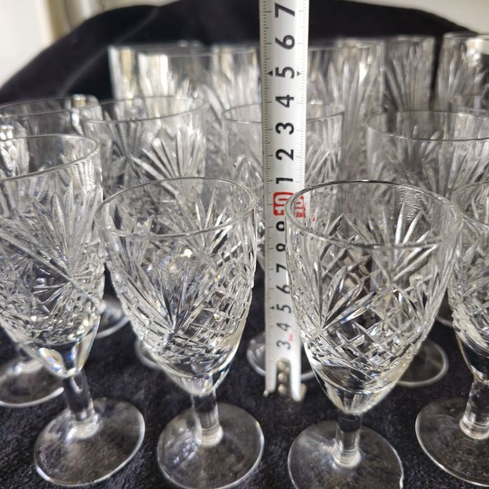 Рюмки фужеры хрустальные на ножке