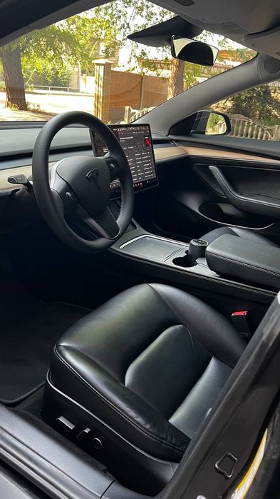 Аренда авто Тесла модел 3 дуал моторс 2021 года