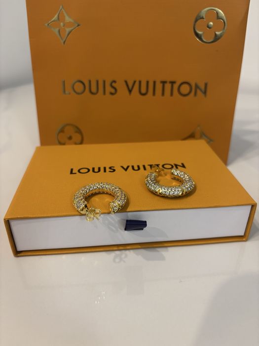 Wyprzedaż! Nowe kolczyki louis vuitton LV z całym zestawem