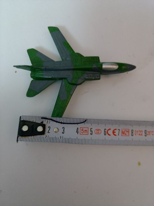 Avião militar TORNADO A161 asas móveis