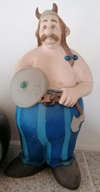 Obelix em Grande 40 altura x 19 largura cm