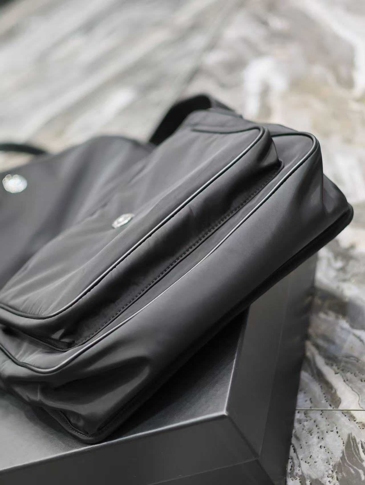 Bolsa de ombro a tiracolo YSL Niki da SAINT LAURENT