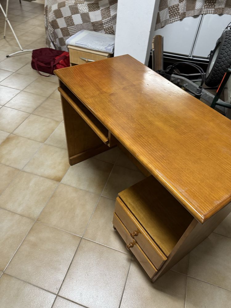 Secretaria em madeira maciça