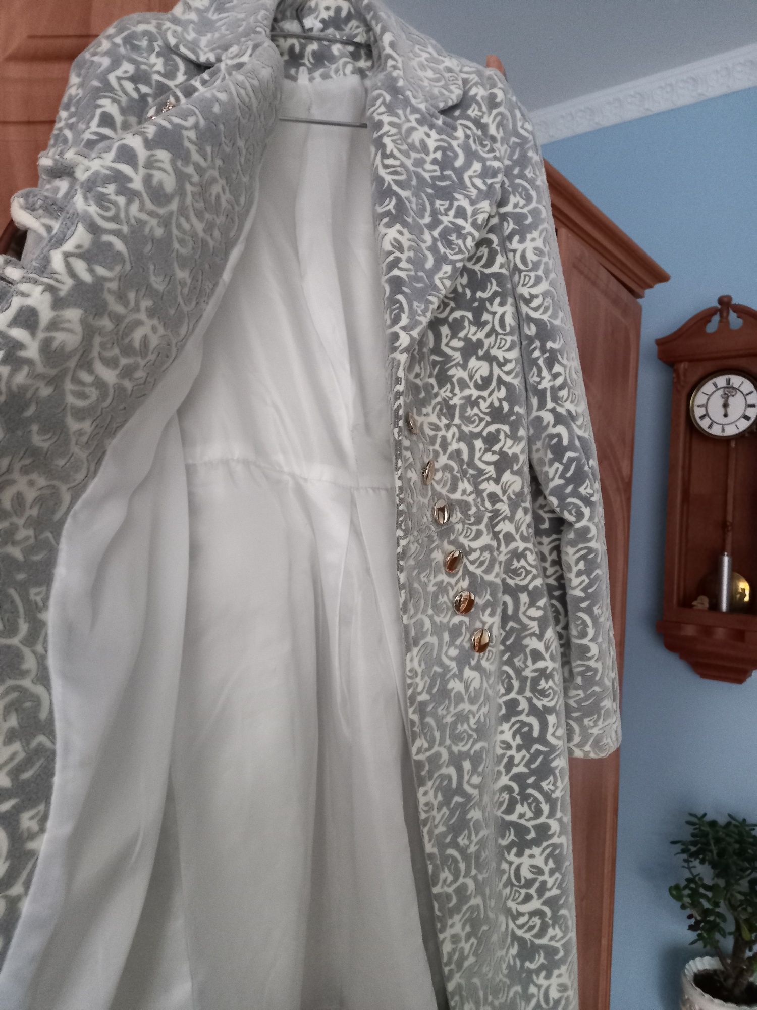 Пальто сіро-біле у візерунок Romstyle