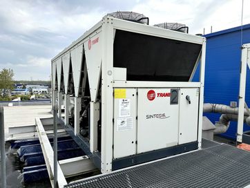 Agregat wody lodowej chiller Trane RTAF 145 o wydajności 522 kW