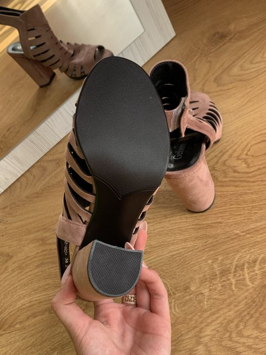 Замшеві нові босоніжки з відкритим носком Gelsomino