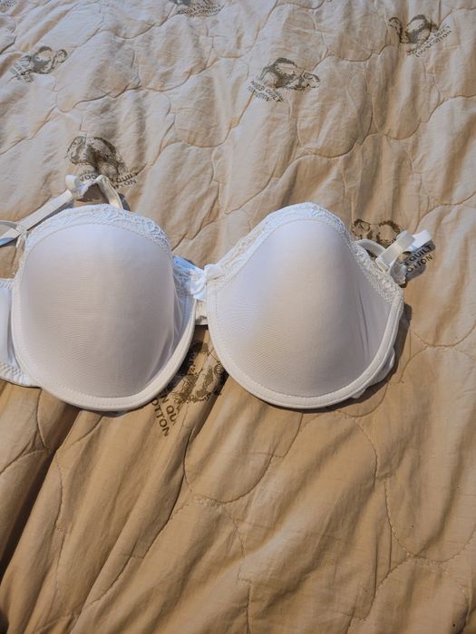 Usztywniony biustonosz r 80b