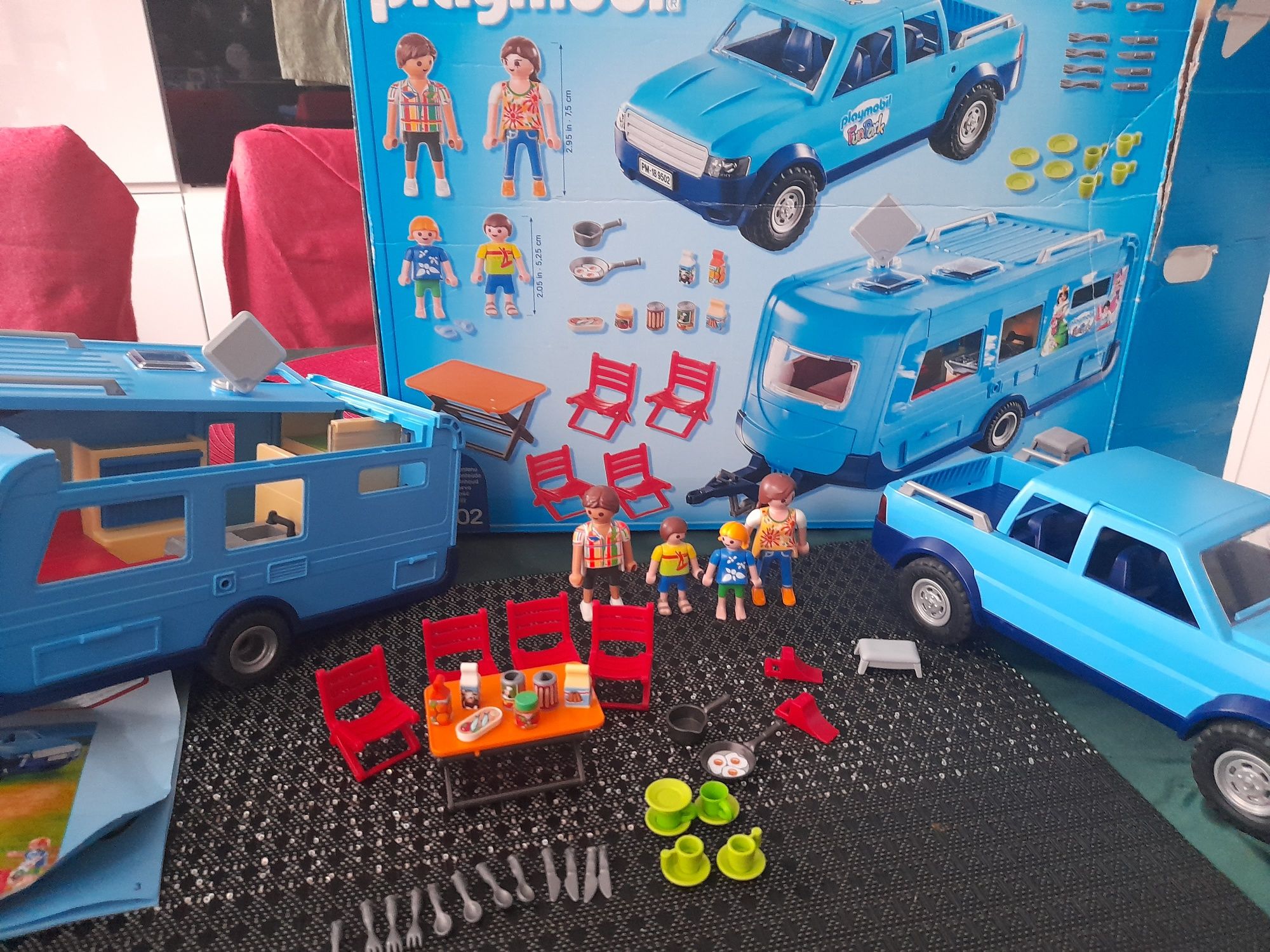 Klocki Playmobil Family 9502 Pick-Up z przyczepą kempi