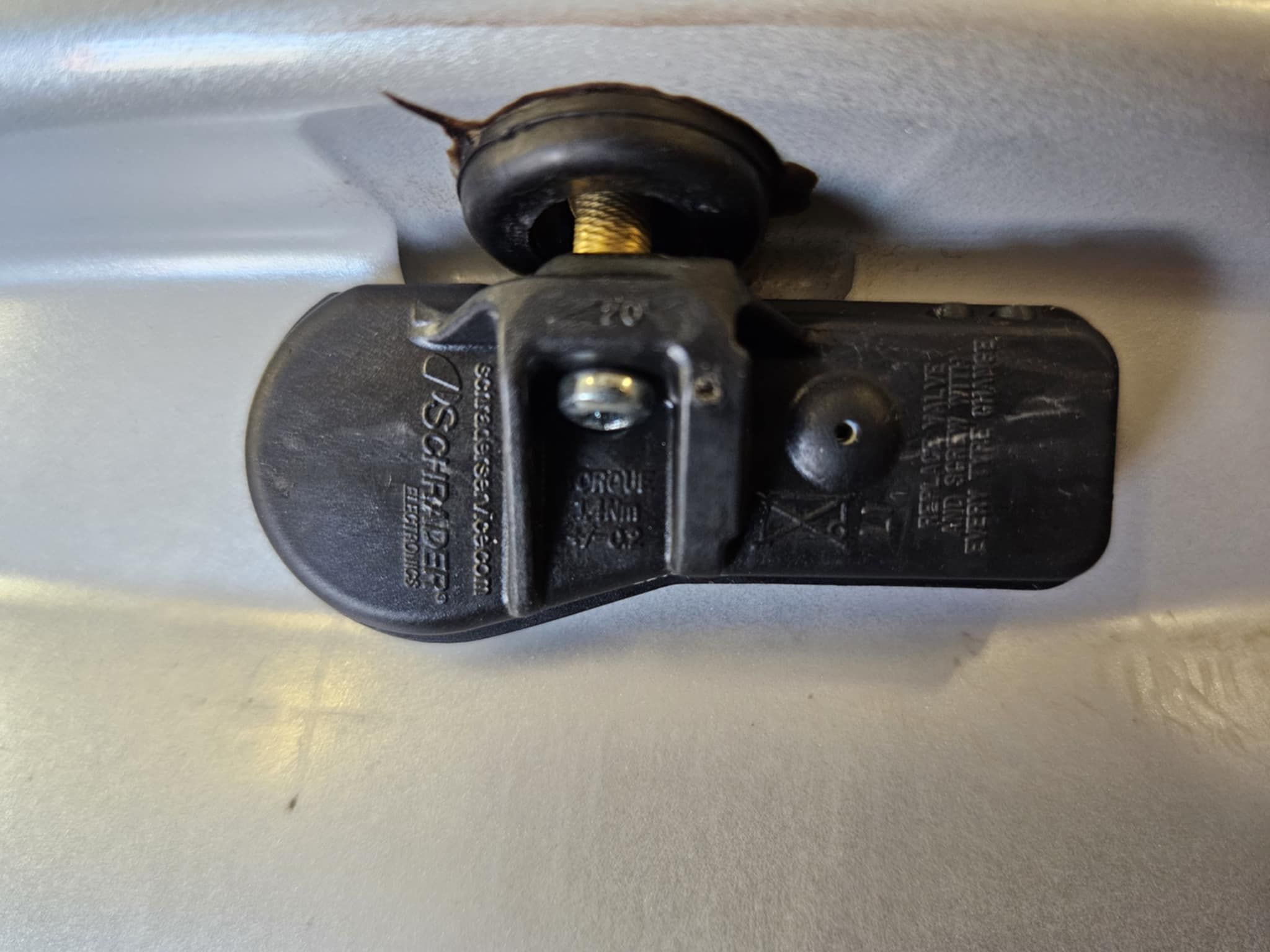 4x Felgi używane DEZENT RE 6.0 x 16 4x100 ET38 60,1 + czujniki TPMS