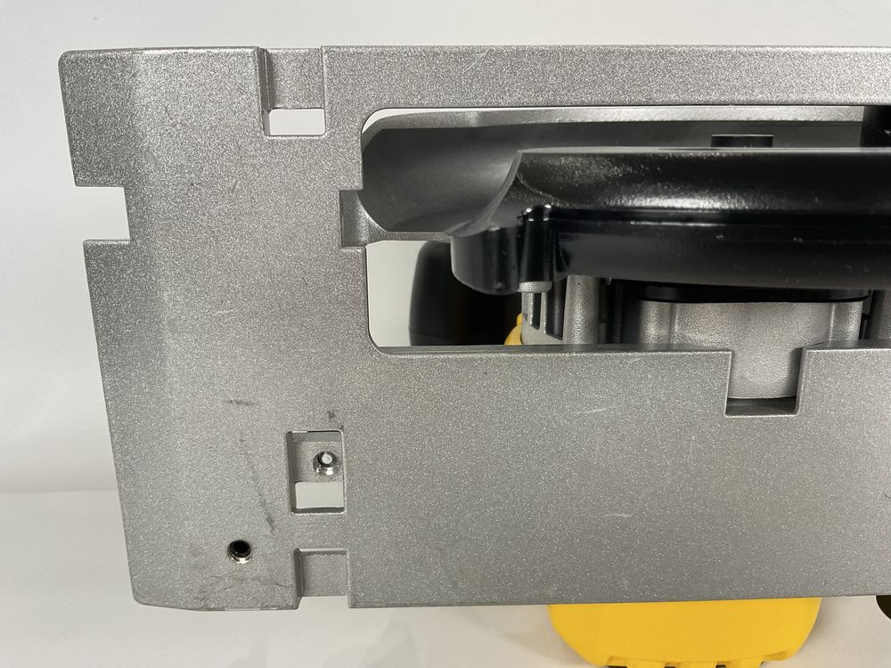 Акумуляторная бесщеточная циркулярная пила DEWALT DCS565B 165мм 20v