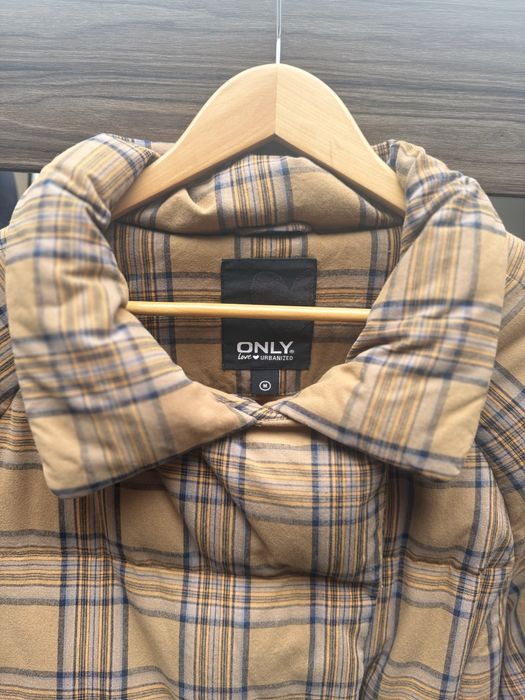Пухова куртка в клітинку ONLY