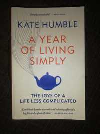 Livro A year of living simply
