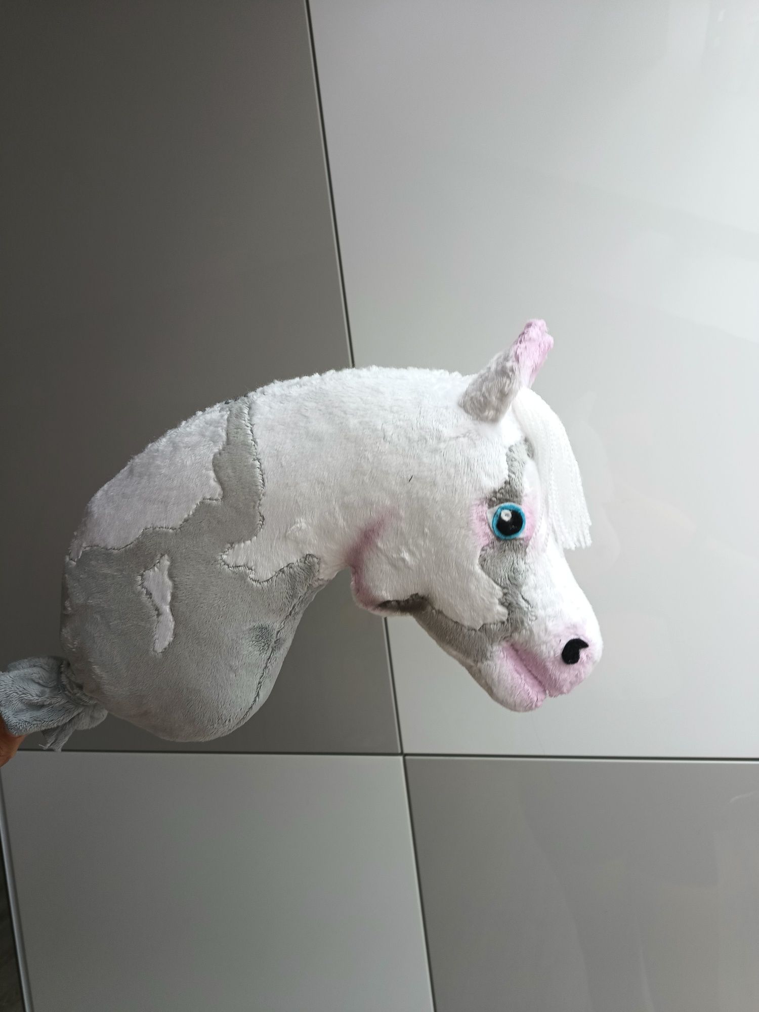 Hobby horse siwy-srokaty a3
