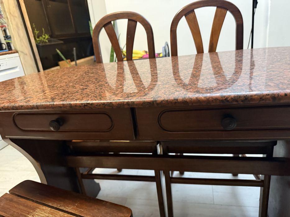 Mesa de jantar com cadeiras