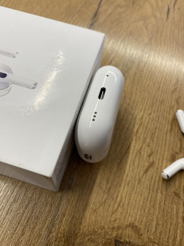 AirPods Pro 2 gen. USB-C MagSafe + etui Spigen | Gwarancja