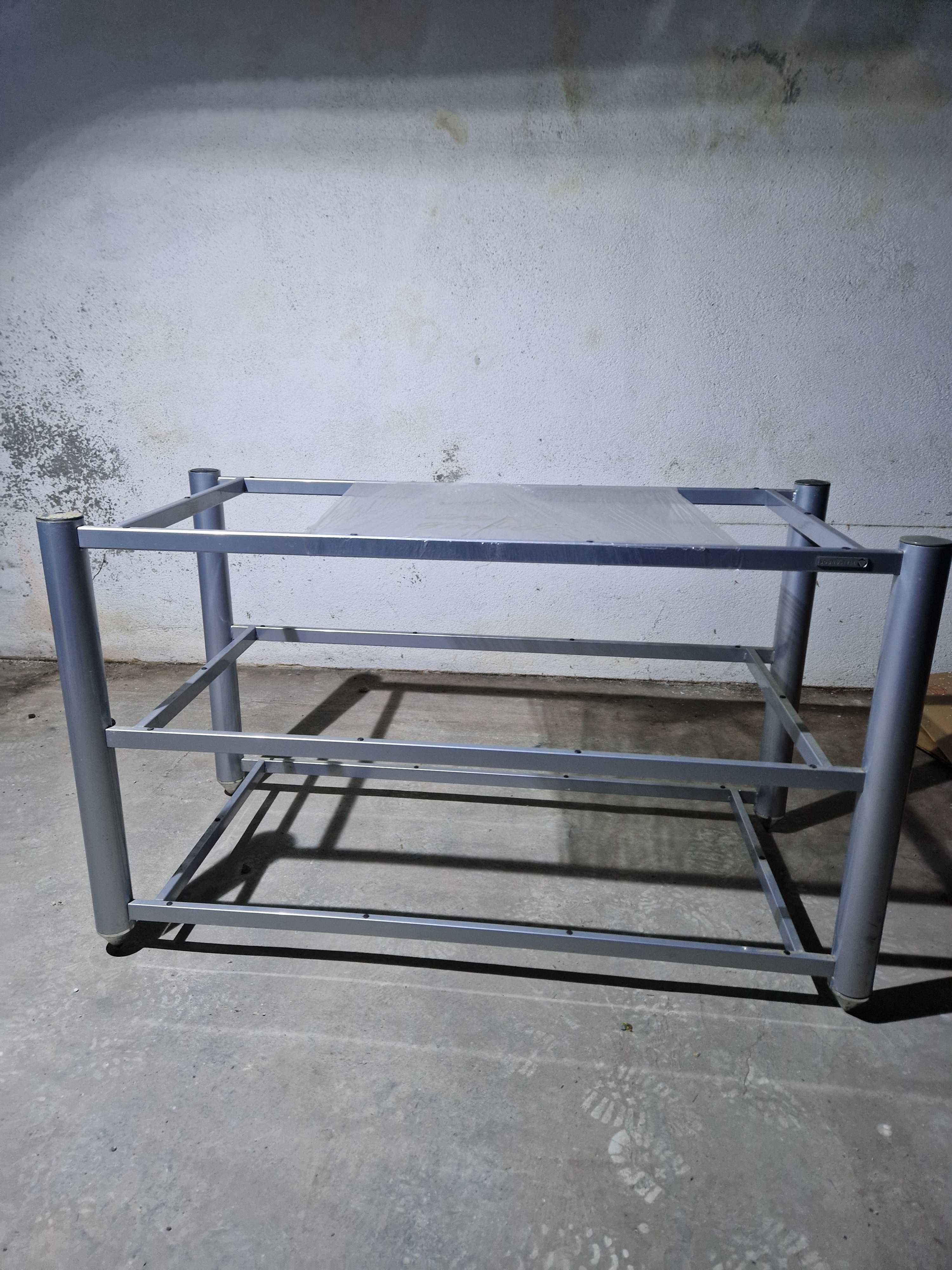 Mesa metal cinzenta