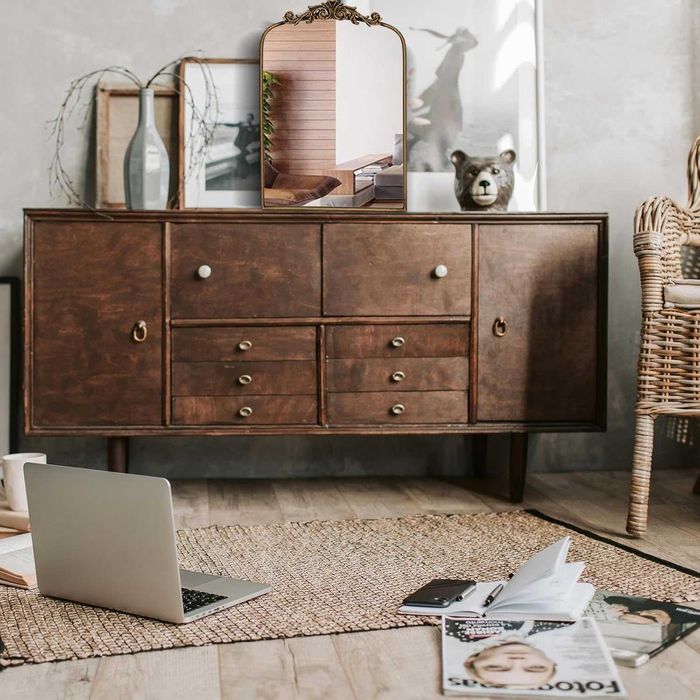 Złote barokowe lustro ścienne 40×61 cm z łukiem, dekoracyjne