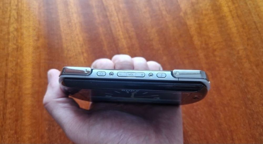 PSP GO N1000 Piano Black